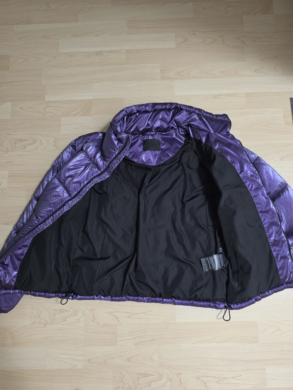 Giacche: violette glänzende Winterjacke gr.36 – Usato da Würenlos venduto da Nigginiggi 2