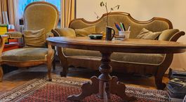 Antikes Sofa, Fauteuils, Tischchen
