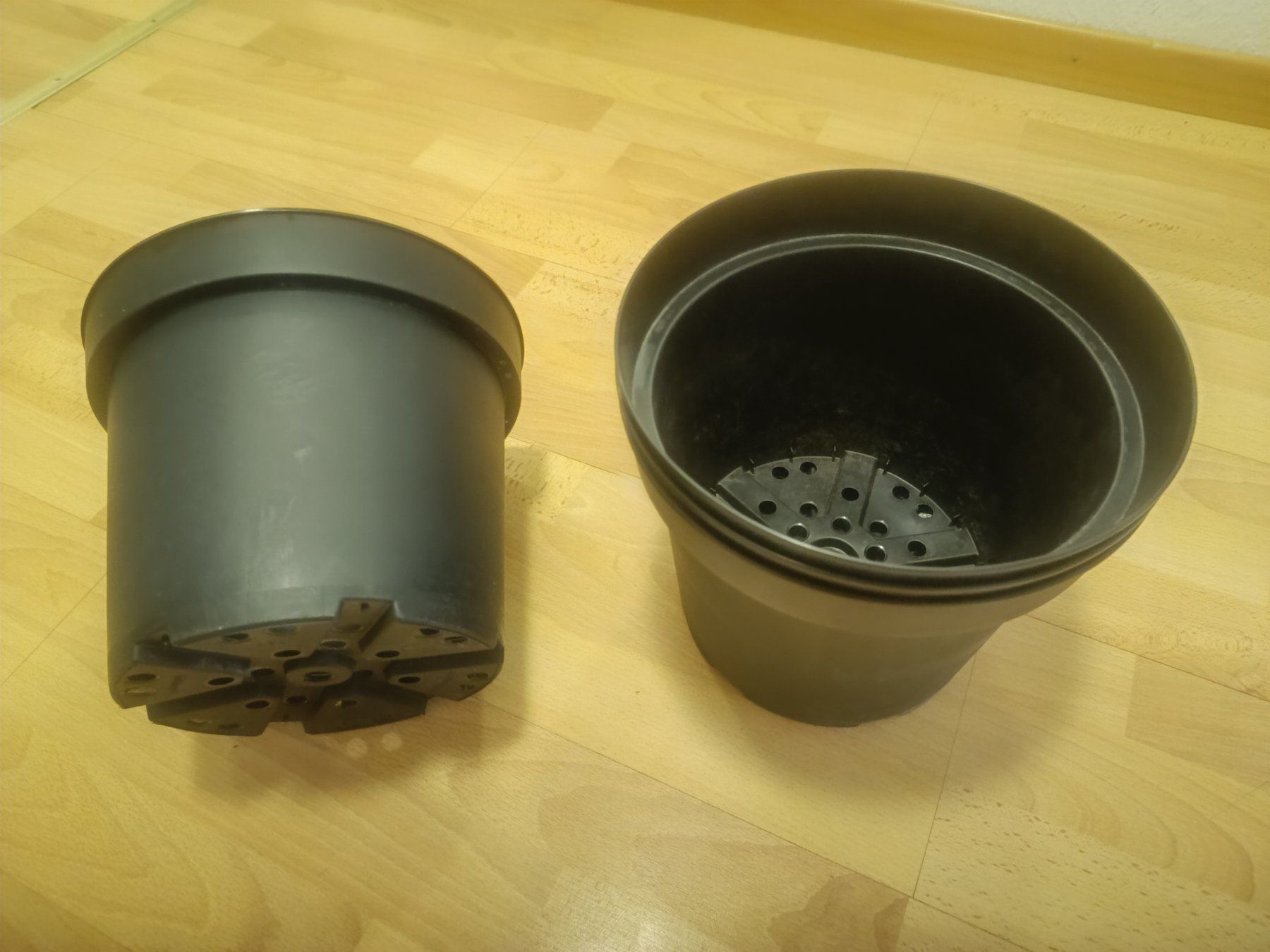 Pots de fleurs: Planzentopf Kunststoff 3 Stk. – D'occasion à Baden par ShoppiLand