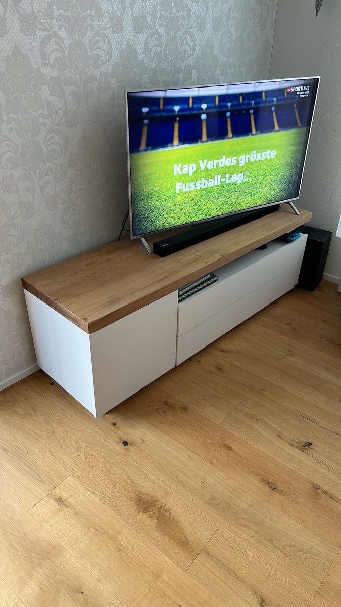 Mobili TV: Modernes TV-Möbel Holz/Weiss – Usato da Kägiswil venduto da Sachsler