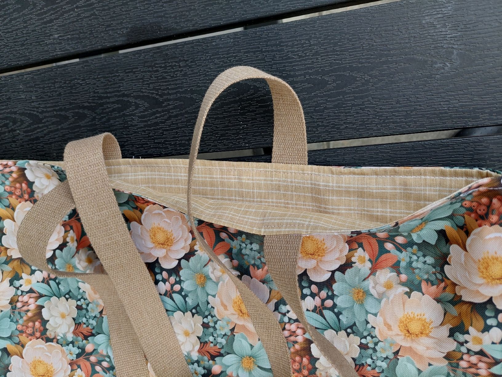 Sacs femmes: Tasche mit  Blumenmuster aus abwaschbarem Oxfortgewebe – Neuf avec emballage d'origine à Dübendorf par Volino 1