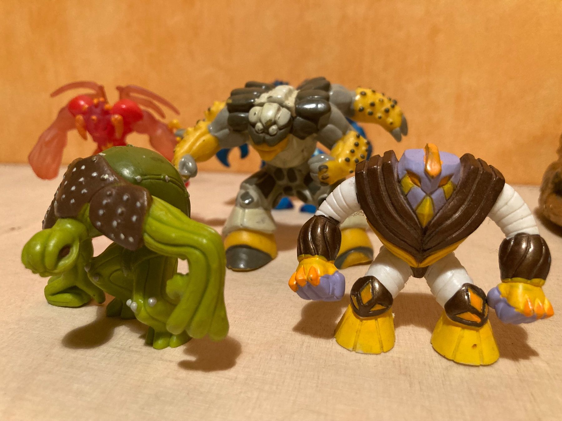 Figuren: Lot de 7 figurines "Gormiti" et 1 support. – Gebraucht aus Belmont-sur-Yverdon von Manu1112 2