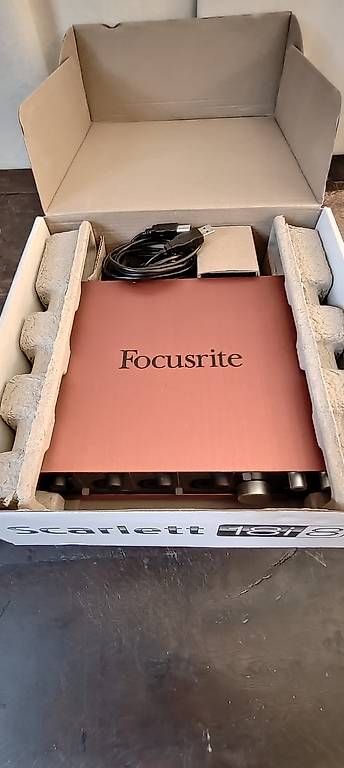 Attrezzatura per studi di registrazione: Interface Focusrite Scarlett 18i8 – Usato da Winterthur venduto da osclarinet 4