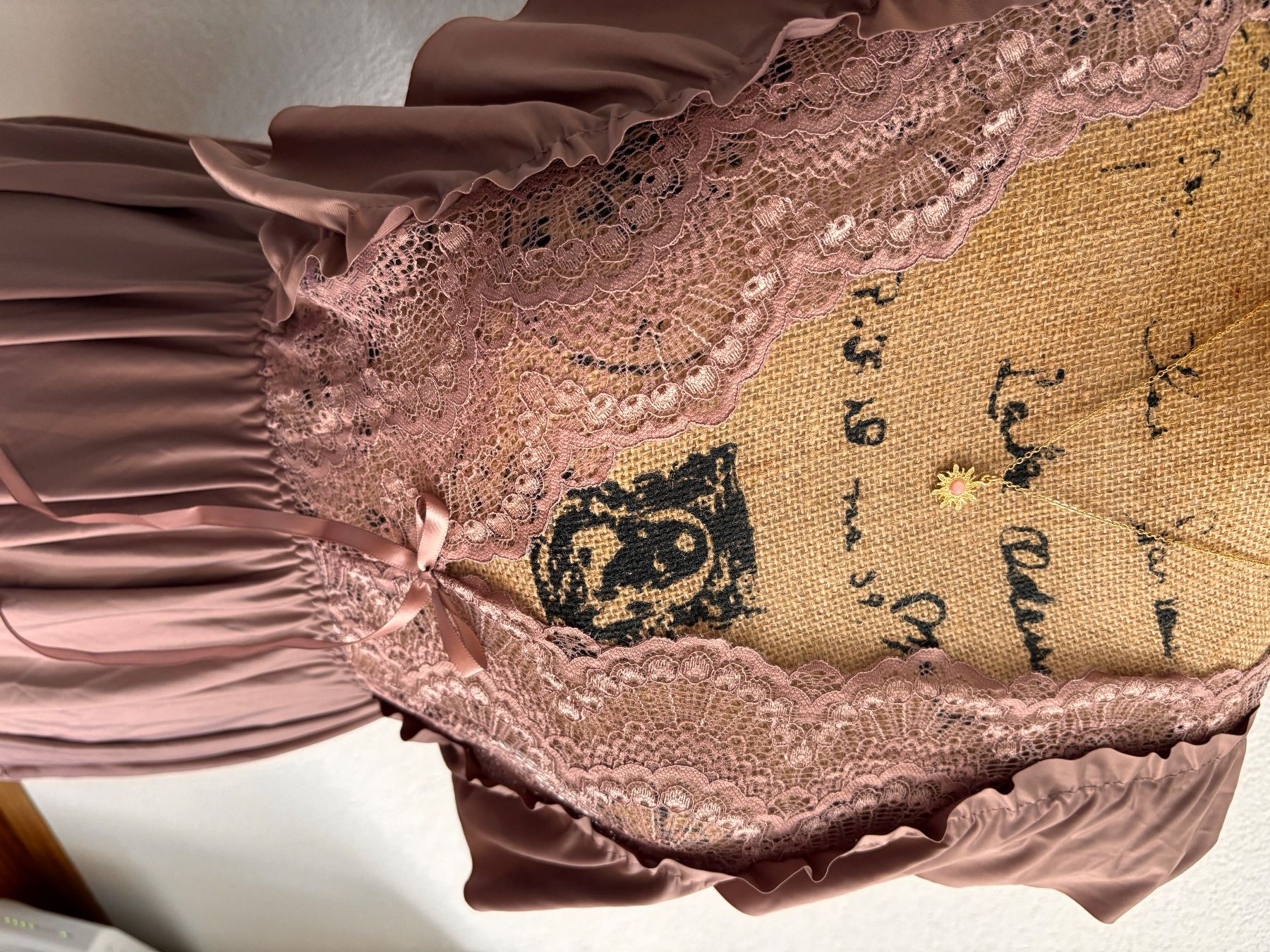 Vestiti: Damen Kleid mit Spitze und Volants Grösse M – Usato da Fraubrunnen venduto da Sxhiina01 1
