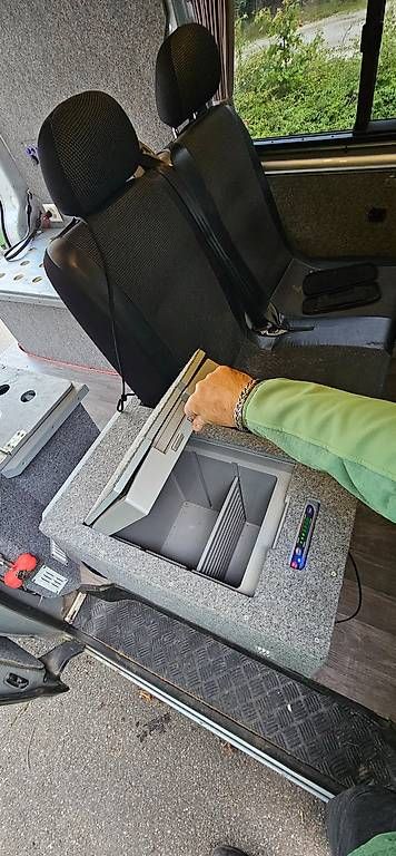 Veicoli da campeggio: VW T5 4Motion Camper, 5 places, aménagé – Usato da Busswil BE venduto da rastasifu 1