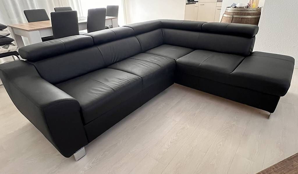 Divani: Ecksofa aus Leder mit Schlaffunktion und Stauraum – Usato da Pfungen venduto da Pumii1 1