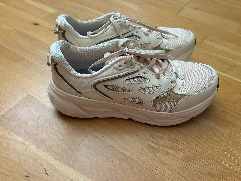 Hoka One One Chaussures femmes: Neue Hoka Schuhe – Neuf (Voir description) à Niederhasli par tam_fs8m 2