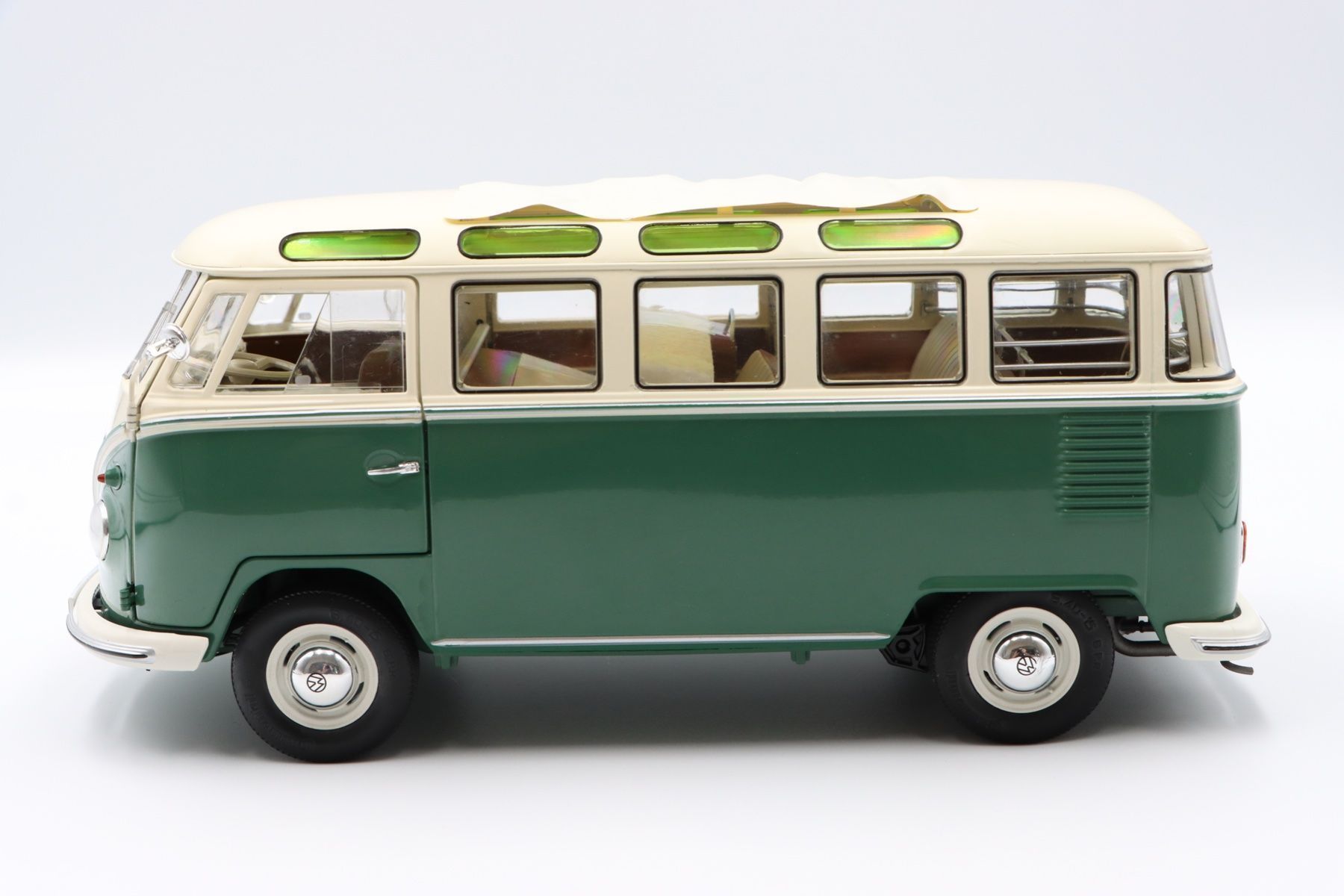 Volkswagen Modellautos: VW T1b Samba 1958 1:18 Schuco – Neu und originalverpackt aus Bühl b.Aarberg von modelldiecast 4