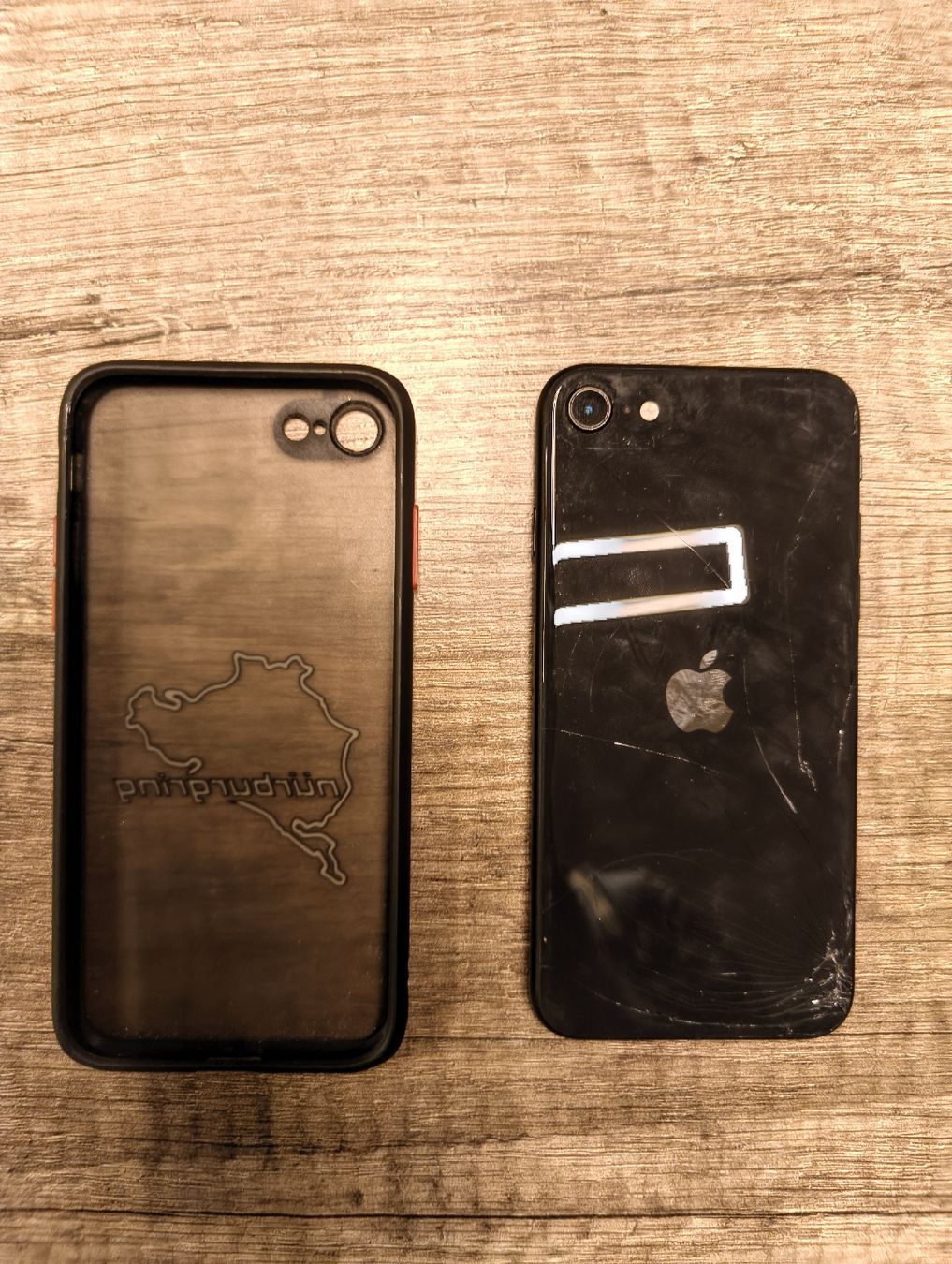 Apple Portables: Apple iPhone SE mit Hülle und Ladekabel – D'occasion à Matten b. Interl par roc_292h 1