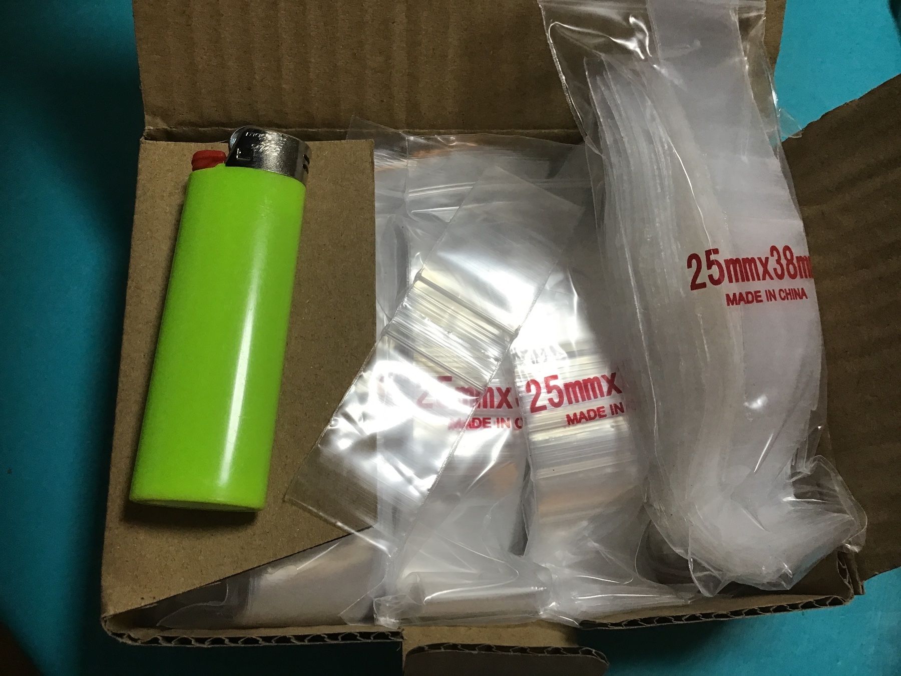 Recipients et similaires: 1000 sachets plastic beutel ziplock 25x38mm – Neuf avec emballage d'origine à Lausanne par topthai