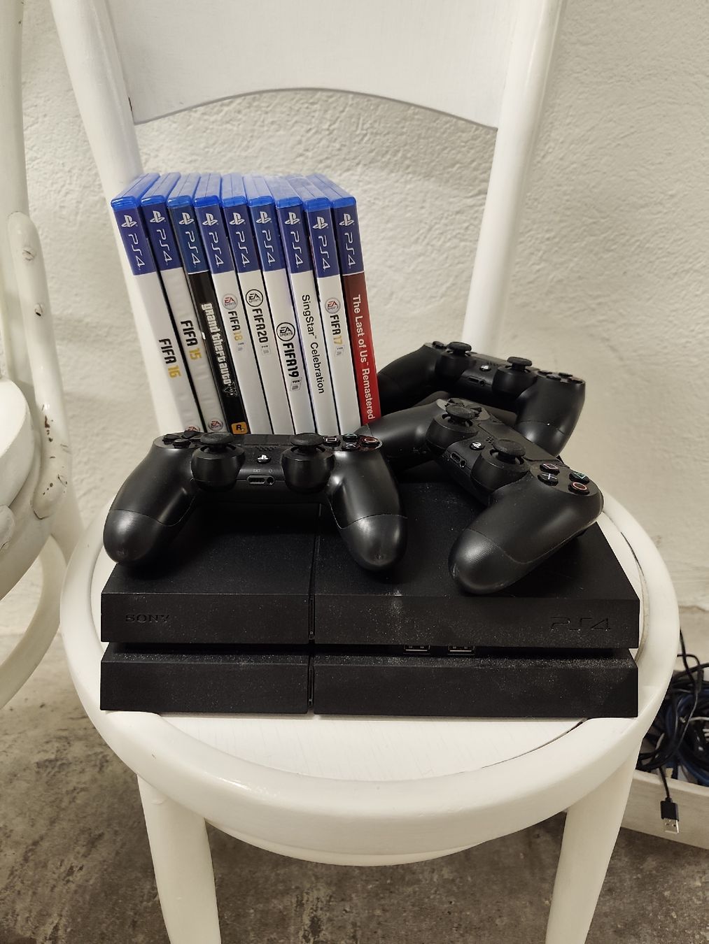 Sony Konsolen: Playstation 4 inkl 3 Controller und Games – Gebraucht aus Winterthur von fab_jg9w 1