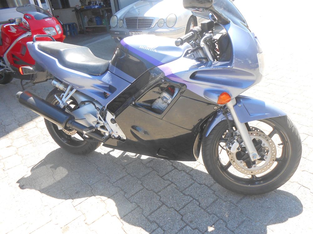 Honda Strada: HONDA  CBR 600 F – Usato da Binz venduto da Petici 2