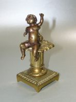 Antike Bronzefigur "Putto auf Säule" Frankreich um 1900