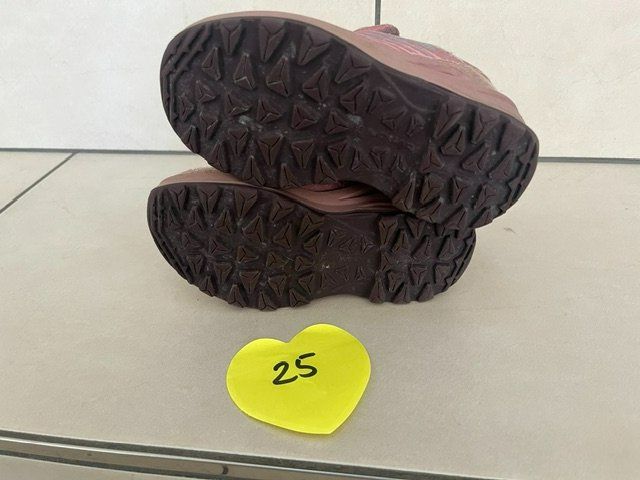 Lowa Chaussures filles: Lowa Trekkingschuh Grösse 25 – D'occasion à Mollis par NiciJu83 1