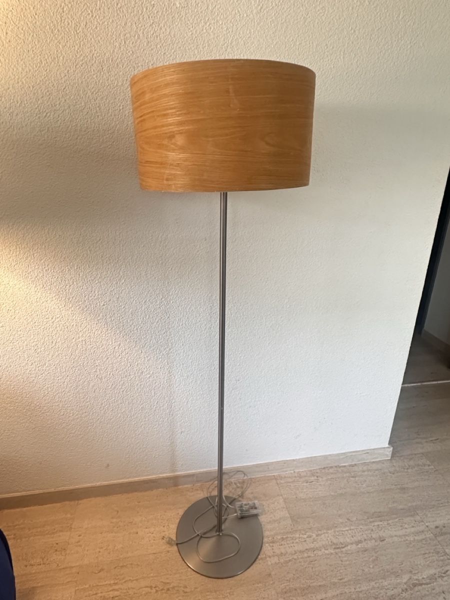 Lampen: Stehleuchte,  Metallfuss gebraucht – Gebraucht aus Küssnacht am Rigi von mis_skz5
