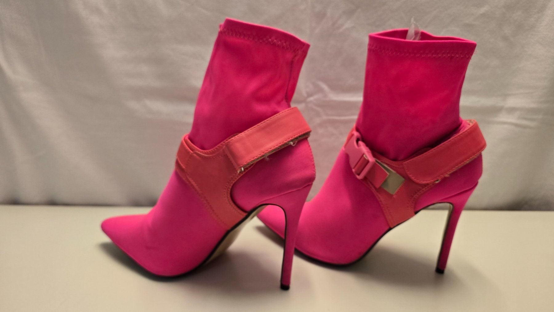 Damenschuhe: Pink fluorescent High Heels Stiletto – Neu (gemäss Beschreibung) aus Zürich von Bobesfee 2
