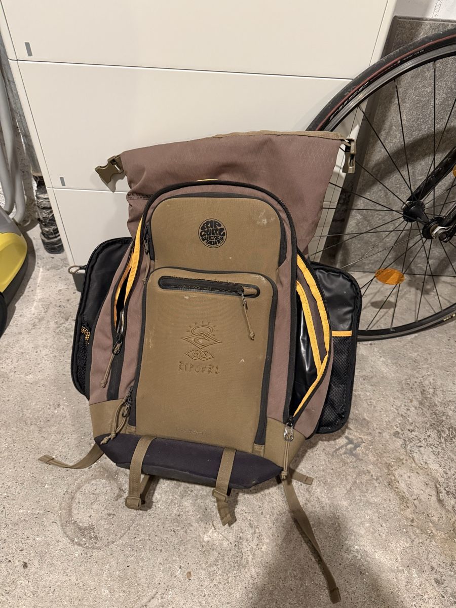 Zaini: Rip Curl Rucksack braun mit Rollverschluss gebraucht – Usato da näfels venduto da skatefree 2