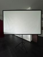 Leinwand mit Stativ, mobiler Beamer-Bildschirm für Ihr He...