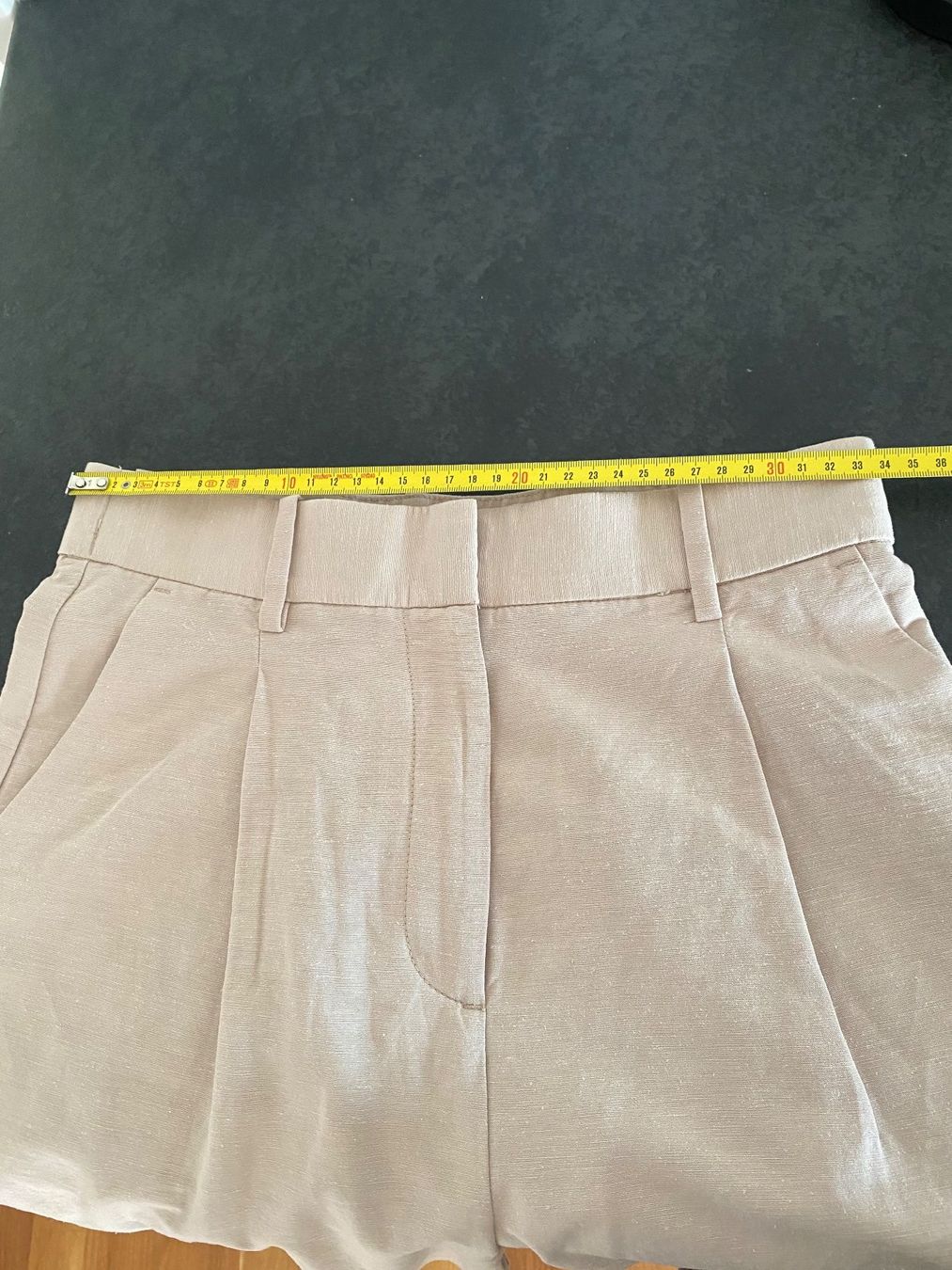 H&M Pantaloni: Shorts, H&M, Gr. 34, Leinen – Nuovo (secondo la descrizione) da Biberstein venduto da Miana2 4