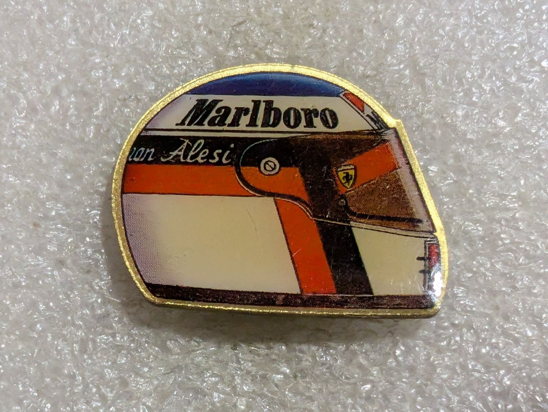 Placchette & Badge: Ansteckpin 243: Rennhelm Marlboro – Usato da Oppligen venduto da Pin-Fall-Shop