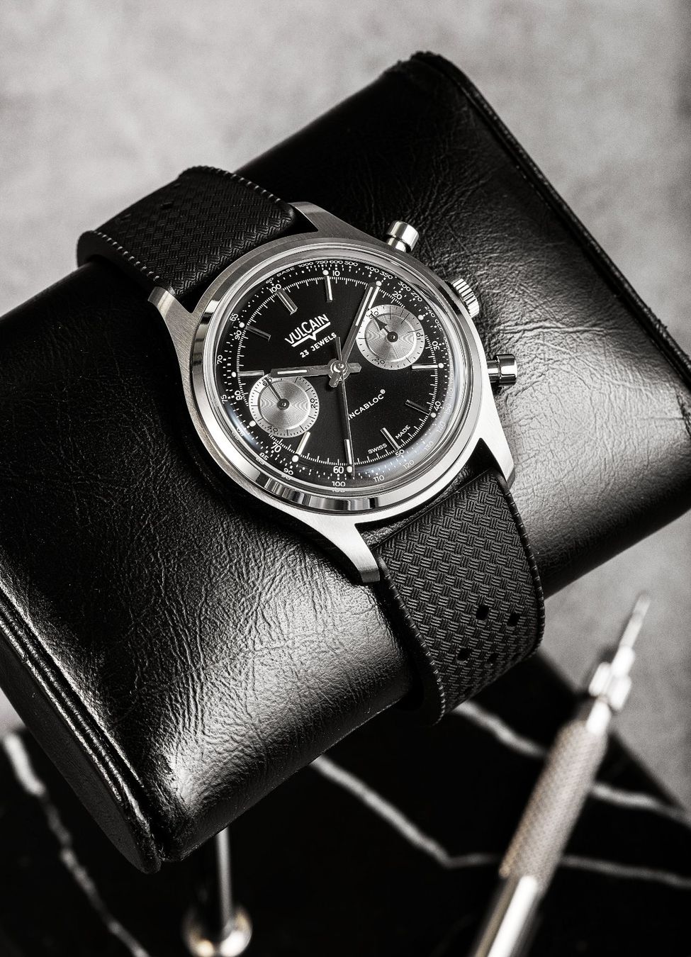 Vulcain Orologi: Vulcain Manual Chronograph 70's Black & Silver – Nuovo e nell'imballaggio originale da Carouge GE venduto da Watchaser 1