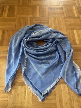Fendu magnifique grand foulard 138x138 bleu et blanc