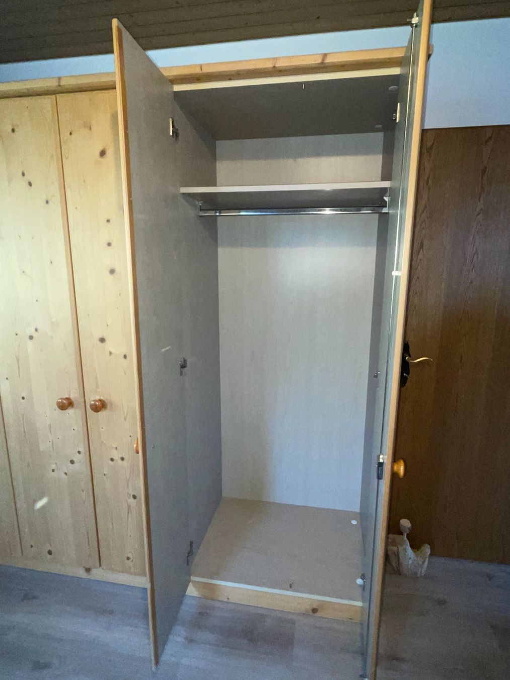 Armadi: Kleiderschrank aus Holz – Usato da Schmerikon venduto da die_8b8m 3