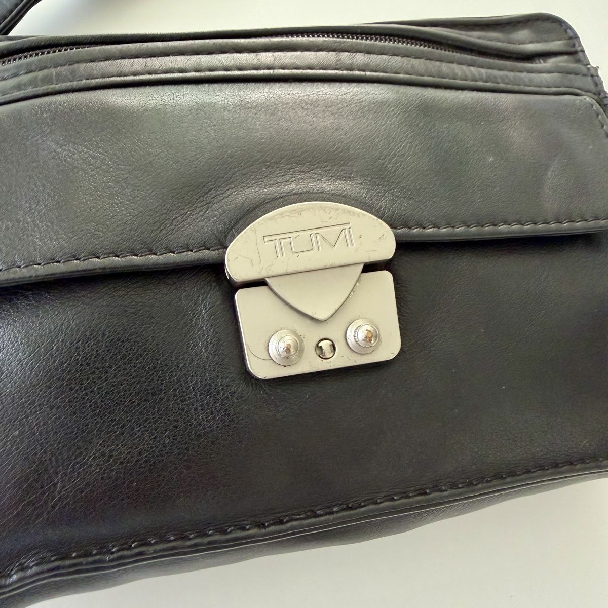 Tumi Taschen: TUMI Black Leather Handbag – Gebraucht aus Freienbach von Avviivva_Shop 2