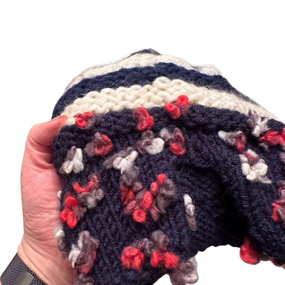 Chapeaux, bonnets & casquettes: Handmade Chunky Knit Pom Pom Beanie – Neuf (Voir description) à Zofingen par JumpInVintage 2