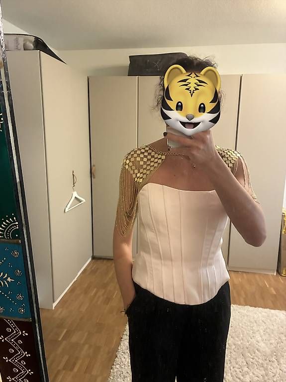 Placchette & Badge: Festival Schulterschmuck Gold – Usato da Zürich venduto da Majatzki