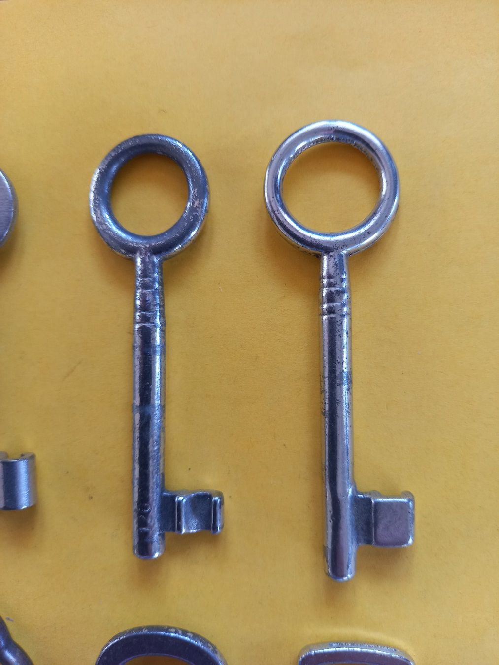 Chiavi: Lot de 10 diverses anciennes clefs – Usato da Rossens FR venduto da Souris1 2