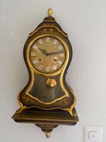 Pendule Le Castel – horloge suisse Neuchâteloise, laque et d