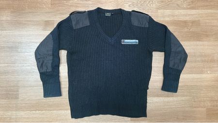 Wolle Pullover schwarz Grösse L mit Ellbogenflicken