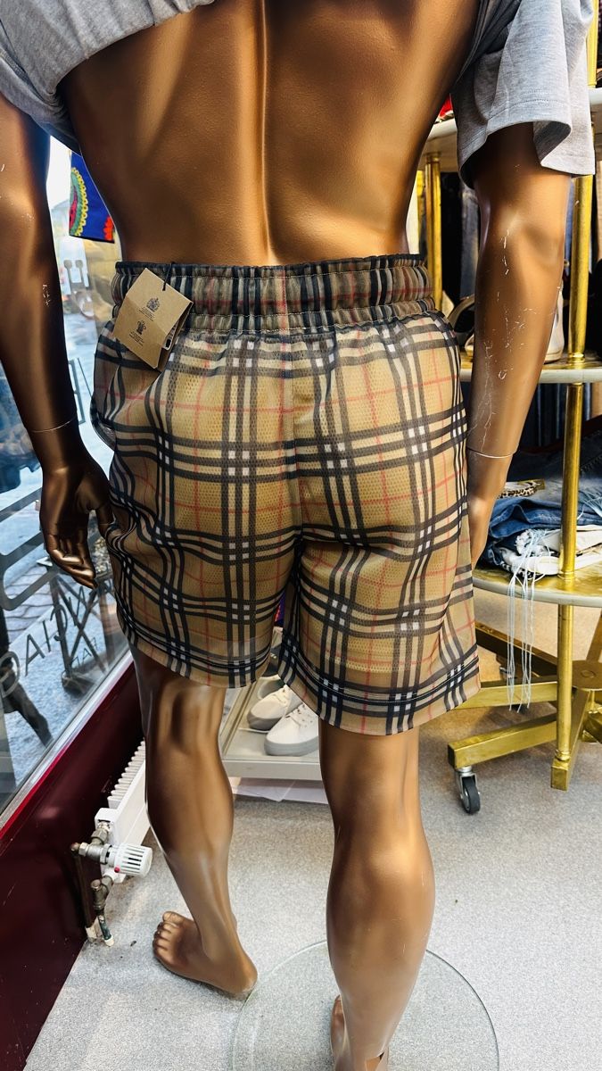 Burberry Pantaloni: Burberry Kurze Hose – Nuovo e nell'imballaggio originale da Lachen SZ venduto da HelvetiaLuxury 5