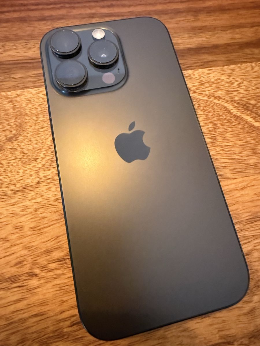 Apple Telefoni cellulari / Smartphones: Iphone 16 Pro 128GB (TOP Zustand) – Usato da Zürich venduto da Sburki
