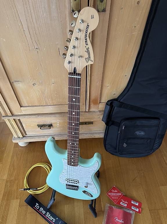 Musikinstrumente: Fender Tom Delonge Strat RW Surf Green – Gebraucht aus Gunzgen von Biedermann_Daniel 2