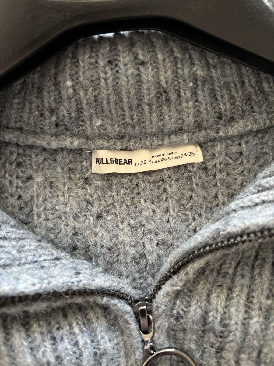 Pull&Bear Pulls & Sweat-shirts: Pull&Bear pull bleu col montant fermeture éclair taille XS-S – Neuf (Voir description) à Lausanne par LILI0125 2