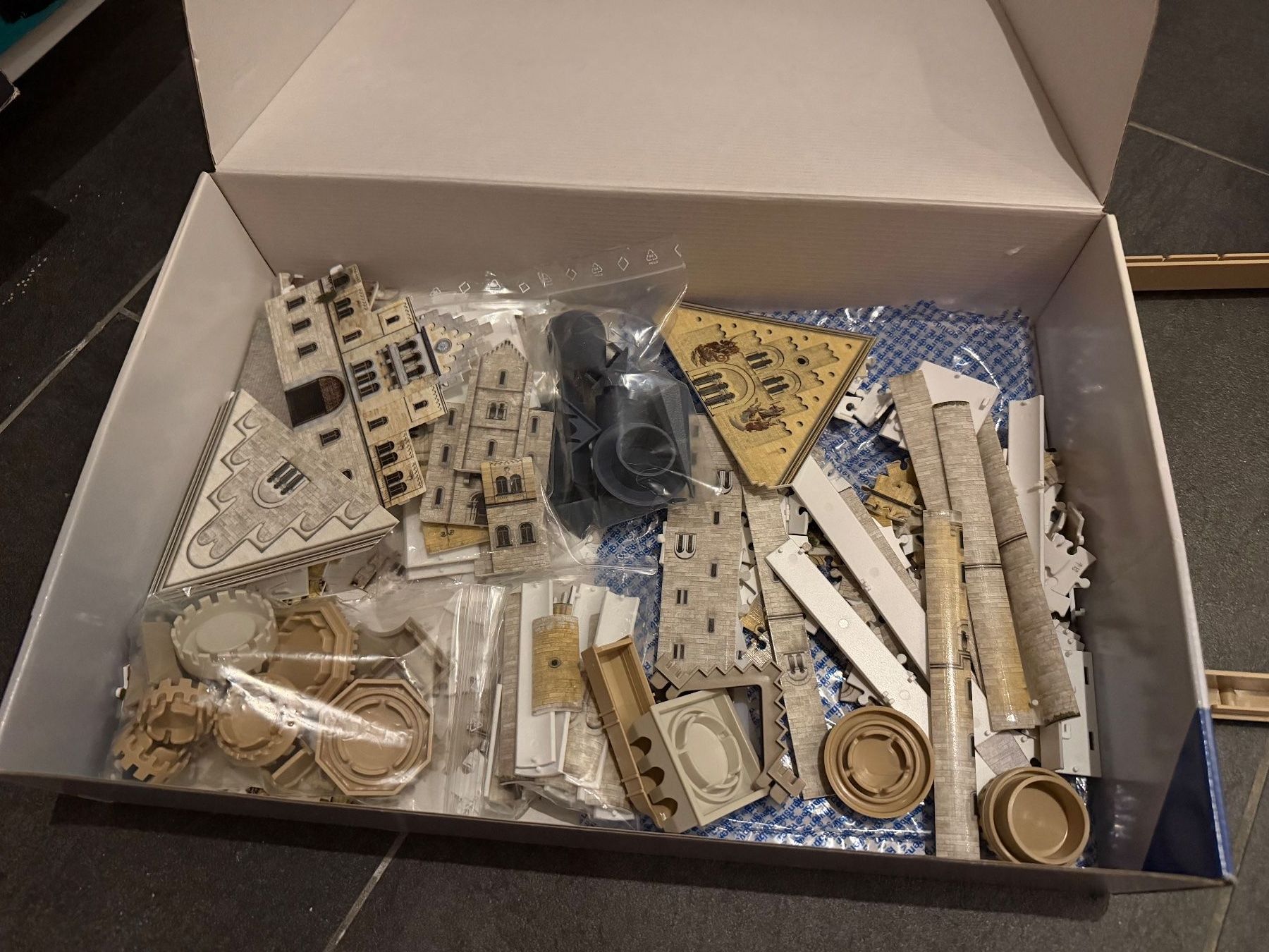 Ravensburger Puzzle: Puzzle 3D Château de Neuschwanstein Ravensburger – Usato da Bossonnens venduto da Le_mir 2