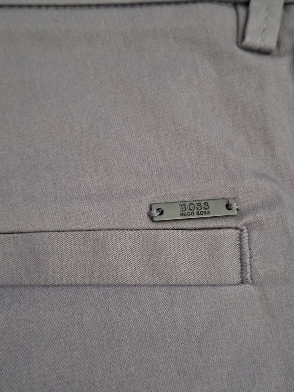 Hugo Boss Pantaloni: Shorts BOSS Homme gris   – Usato da Renens VD venduto da ser_j2fn 3