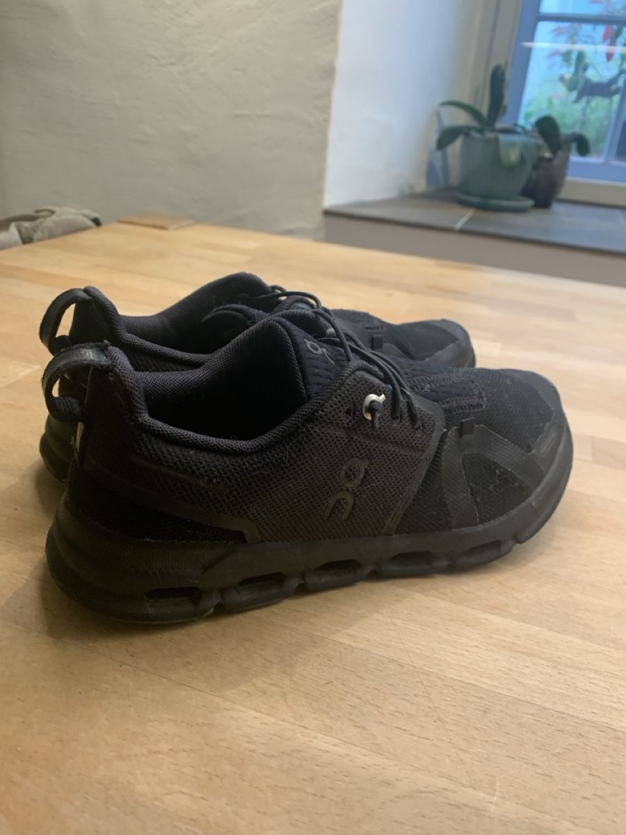 Scarpe da uomo: On Running Schuhe (On Cloud) in Schwarz. – Usato da wald zh venduto da trebeli 1