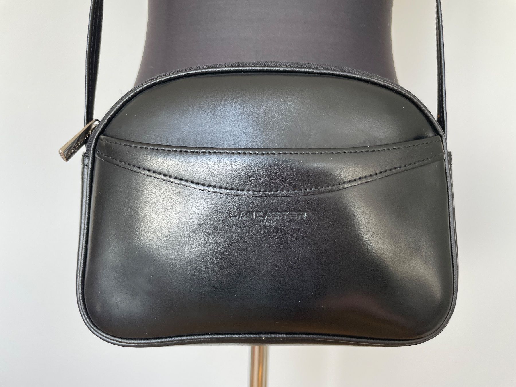 Lancaster Borse da donna: Lancaster Leder-Umhängetasche, schwarz – Usato da Grenchen venduto da M_ina 5