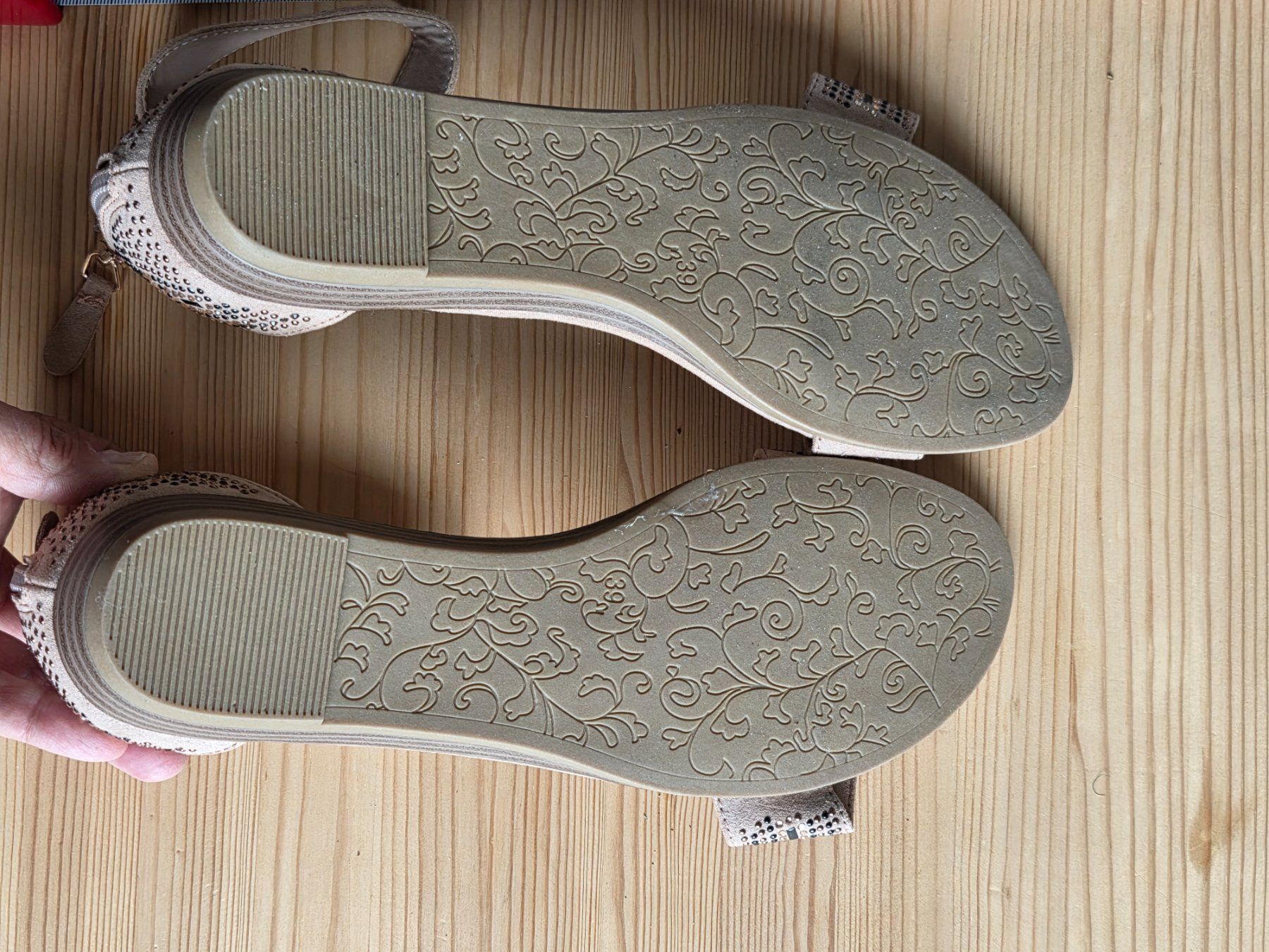 Scarpe da donna: beige/hellbraun Sandale, 39, neuwertig – Usato da Liestal venduto da ITOlio 4
