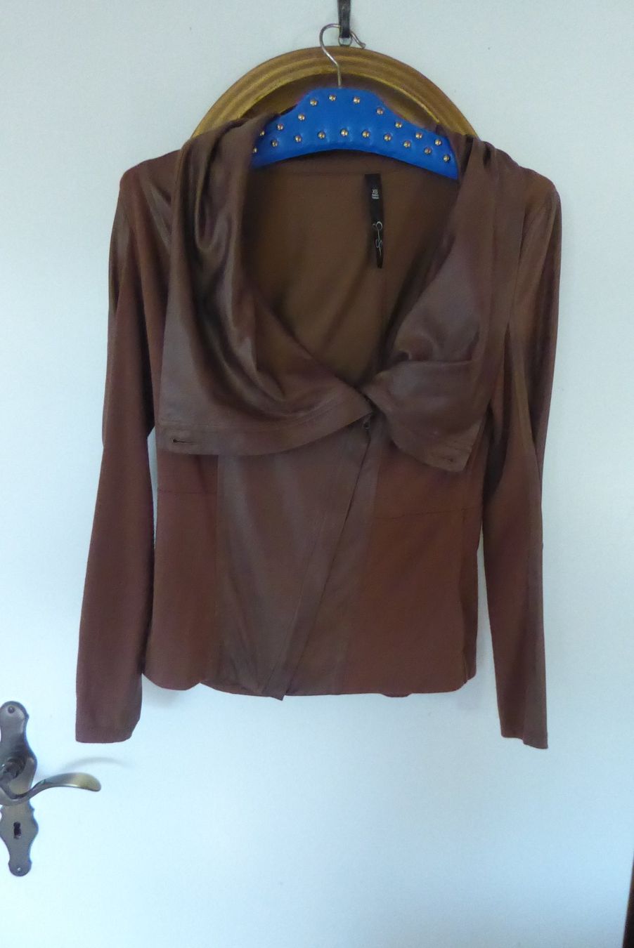 Lots de vêtements: 4 Jacken 1Bluse Gr S TEDDYS Amisu H&M ect – D'occasion à Sargans par Benziner