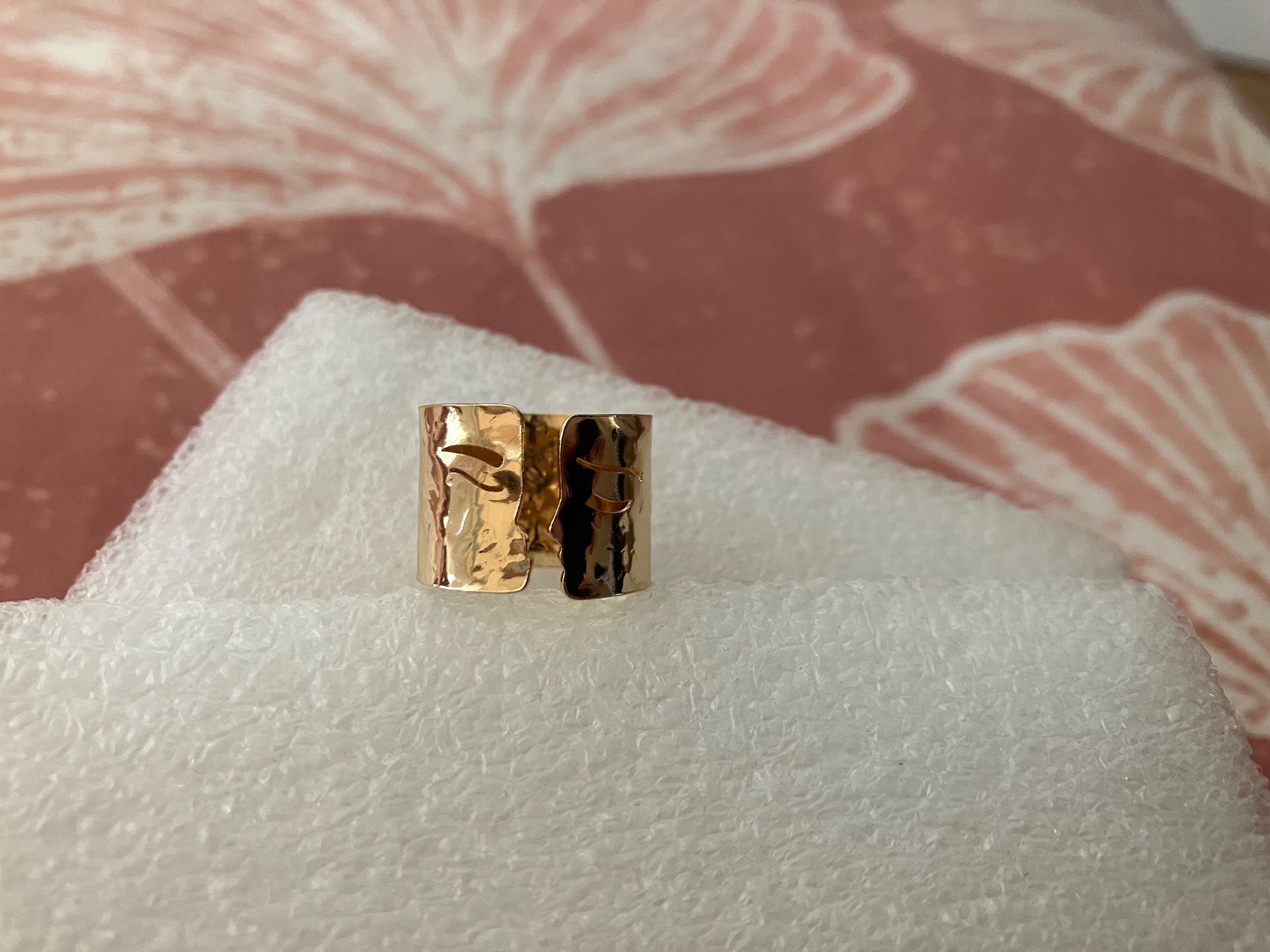 Anelli: Extravagant Goldfarbener weiter offener Ring Gesichtskontur – Nuovo (secondo la descrizione) da Affoltern am Albis venduto da Dlotti