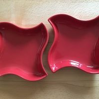 2 rote Schalen