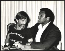Fotografie Boxer Muhammad Ali mit Sänge