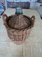 Glasflasche "eingekorbt"