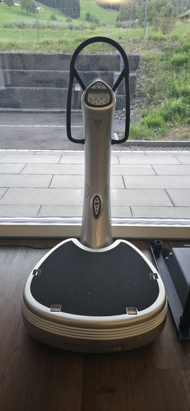 Power Plate Hometrainer: Powerplate Pro 5 – Usato da Altendorf venduto da FloWink 5