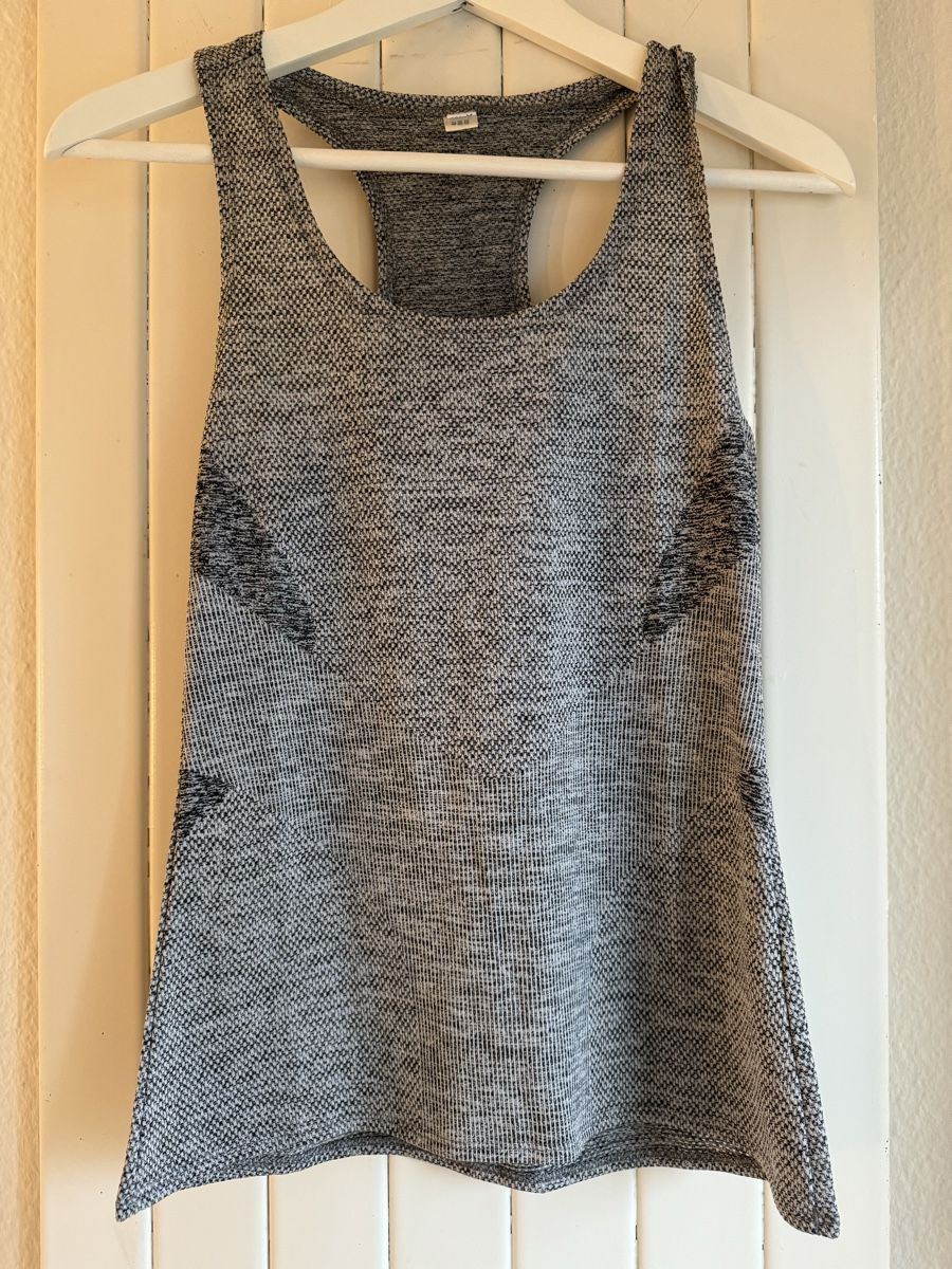 Adidas Tops: Adidas – Neu (gemäss Beschreibung) aus Dietikon von and_nw92
