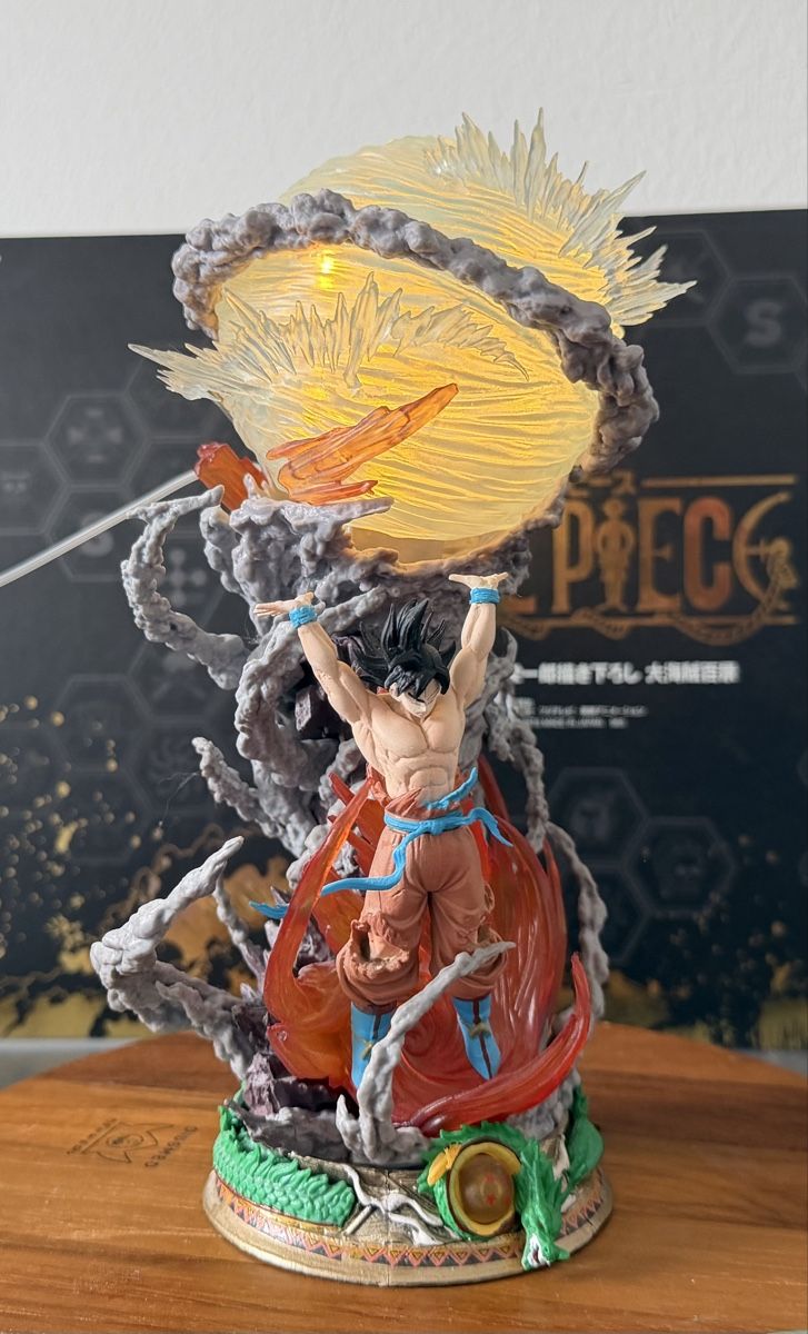 Statuette: Goku statua Dragon Ball Z con luci – Usato da S. Pietro venduto da fil_yhb9 1